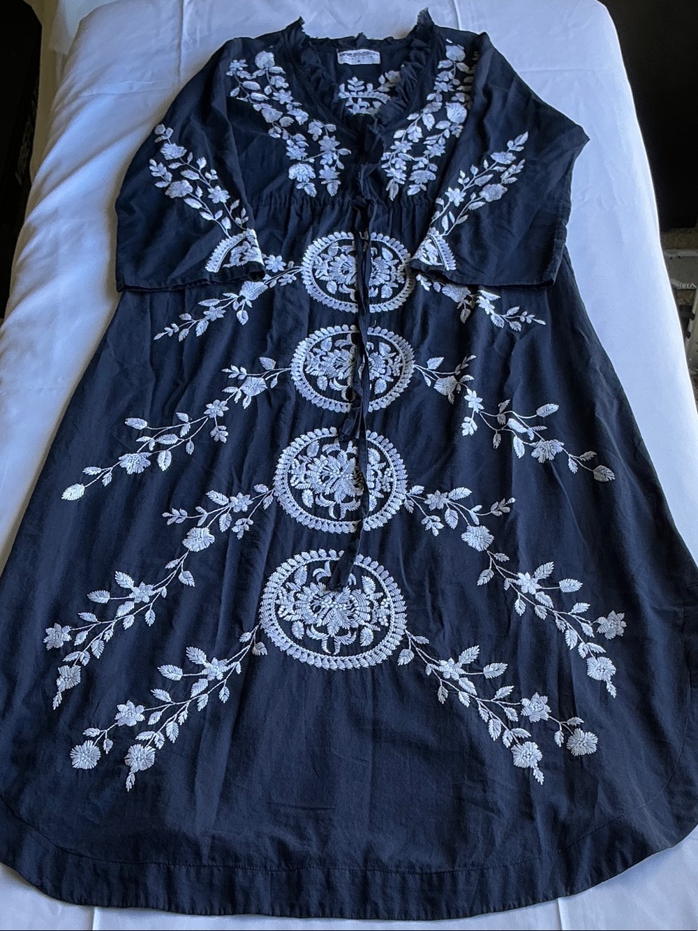 Oneseason Embroidered Midi Kaftan-Style Dress with White Floral Detail